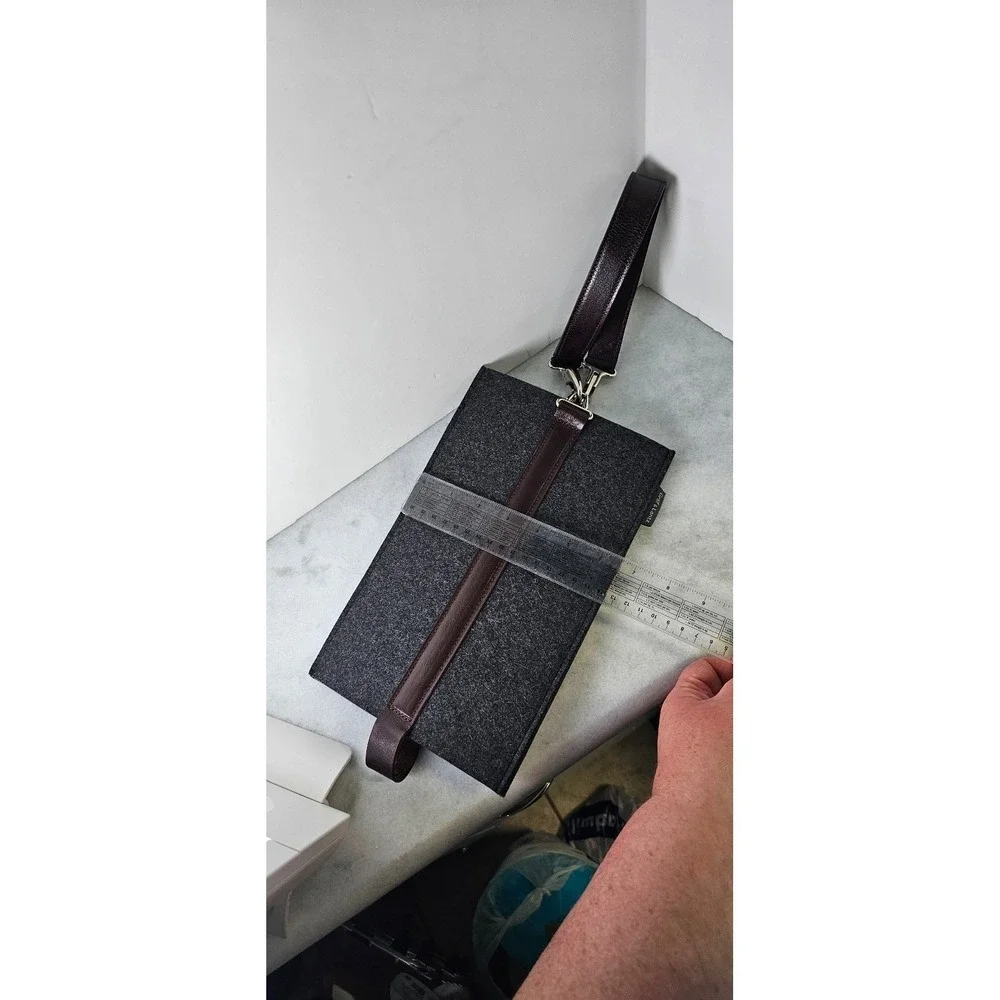 Graf & Lantz Charcoal Wool Wine Bottle Cozy Carrier Leather Strap Grand Millenia